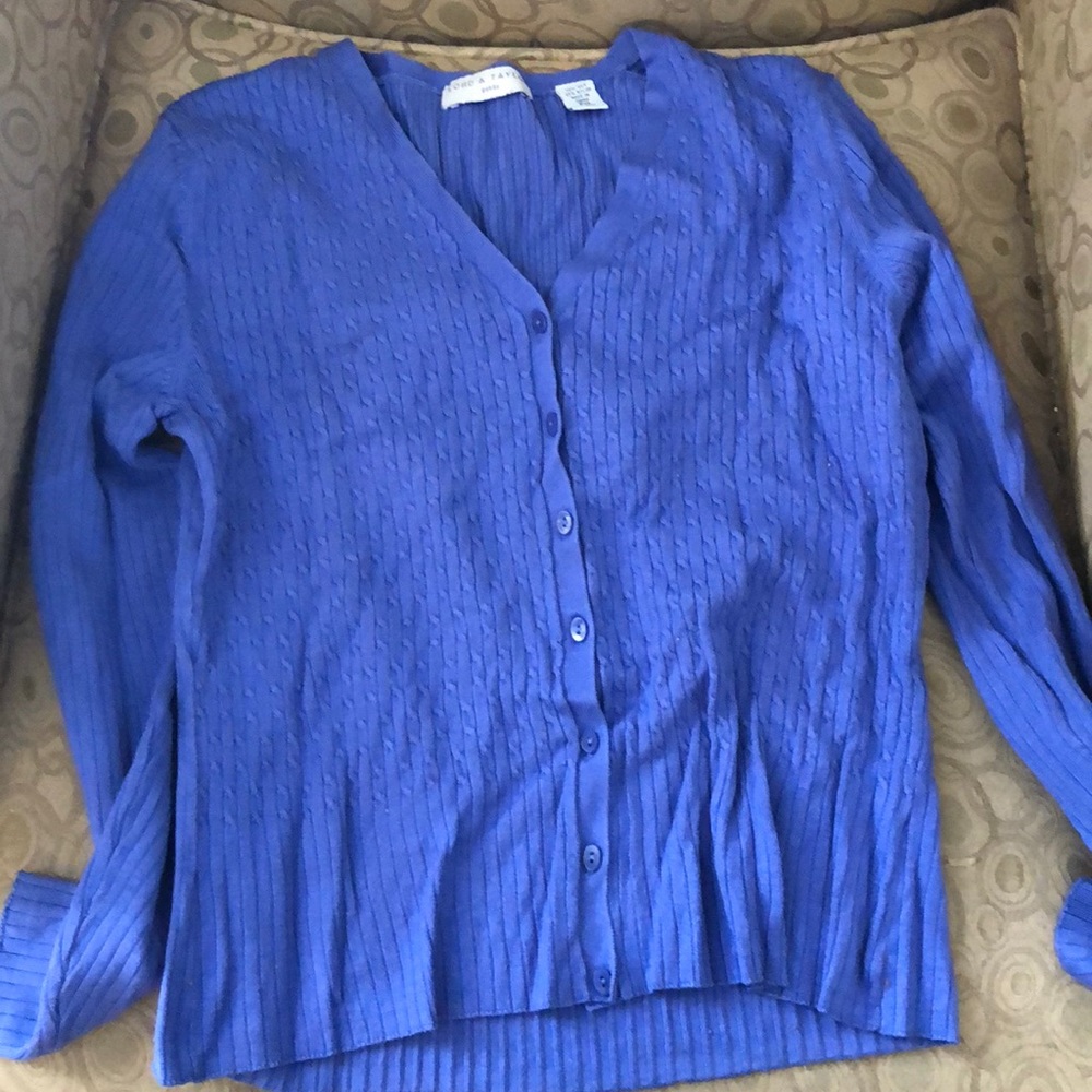 NWT LORD AND TAYLOR PETITE MEDIUM BLUE SWEATER